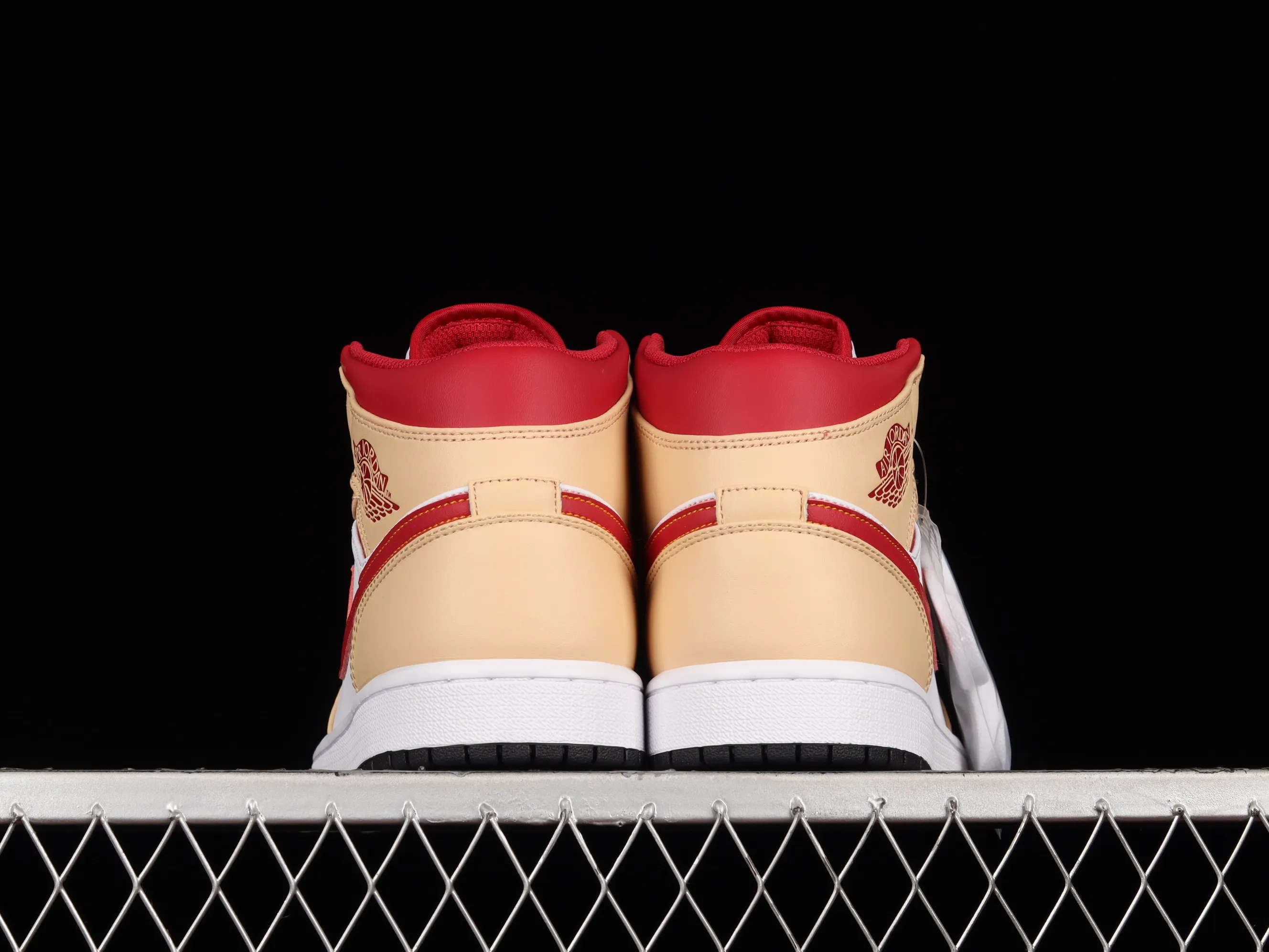 All Categories Air Jordan Jordan Series Basketball Shoes Air Jordan 1 Mid Air Jordan 1 Mid "Beige Red" AJ1 Joe 1 Curry Yellow Zhongbang Basketball Shoes 554724-201